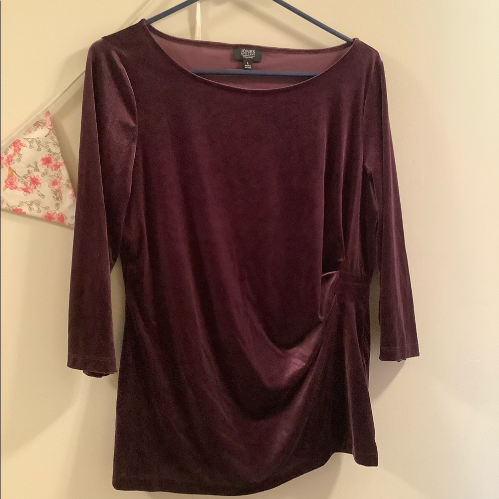 Jones New York Velour top in eggplant
